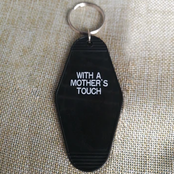 Bates motel room 1 keychain juoda keytag su motinos touch raktas fob psicho papuošalai siaubo filmas įkvėpė vyrų priedų