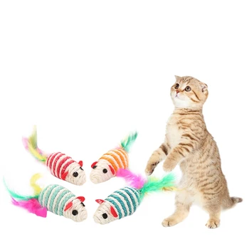 Naminių gyvūnėlių, Kačių Žaislas Spalvinga Sizalio Pelytės Su Plunksnų Uodega Animacinių filmų Žiurkės Pet Žaislas Anti-atsparus Žaislų Cypimas Pelės Katėms Kitten Molinis