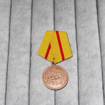Ši Sovietų metalo ženklelis buvo suteikta visiems dalyviams Stalingrado gynybos,tiek karių ir civilių.